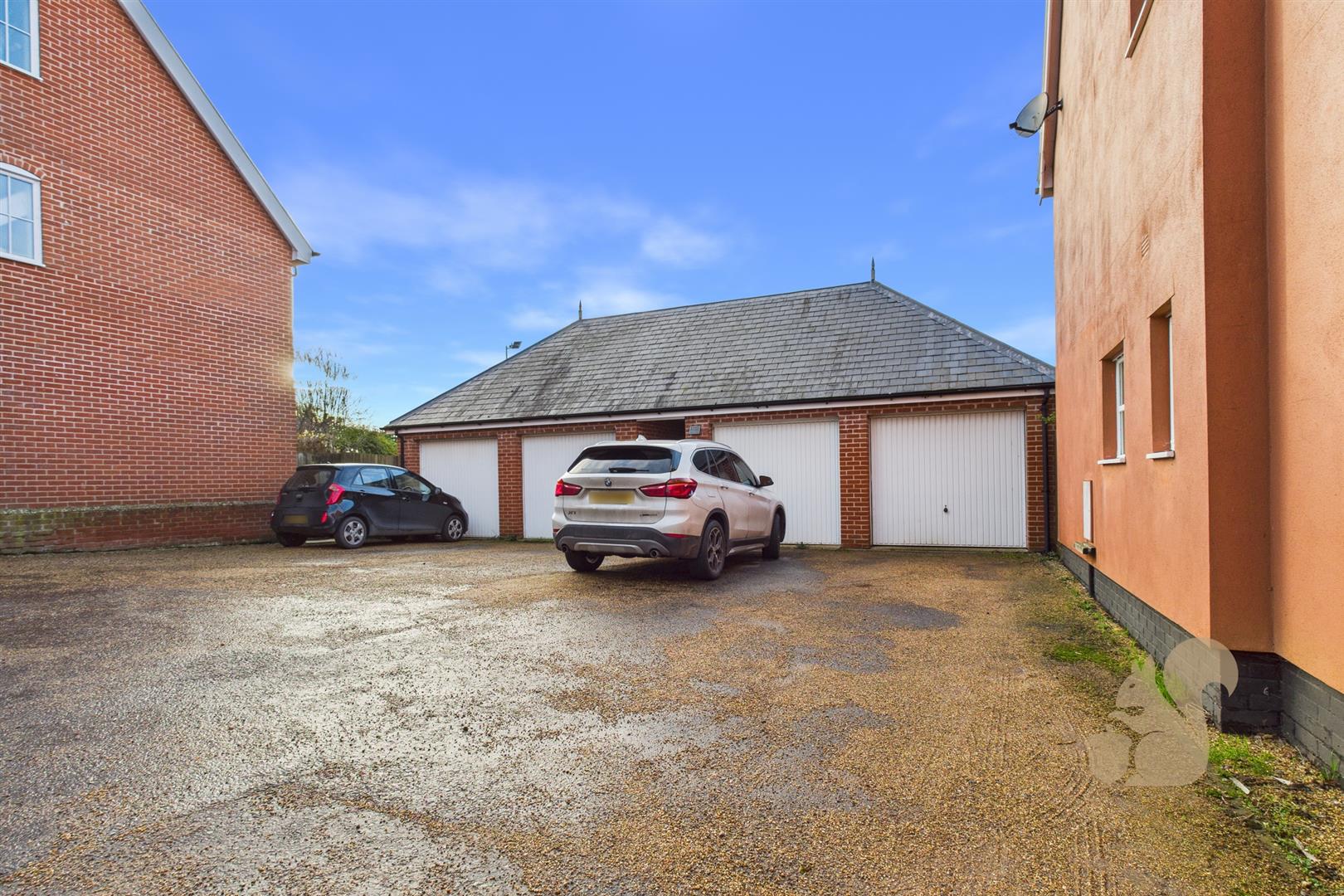 Garage & Parking Space